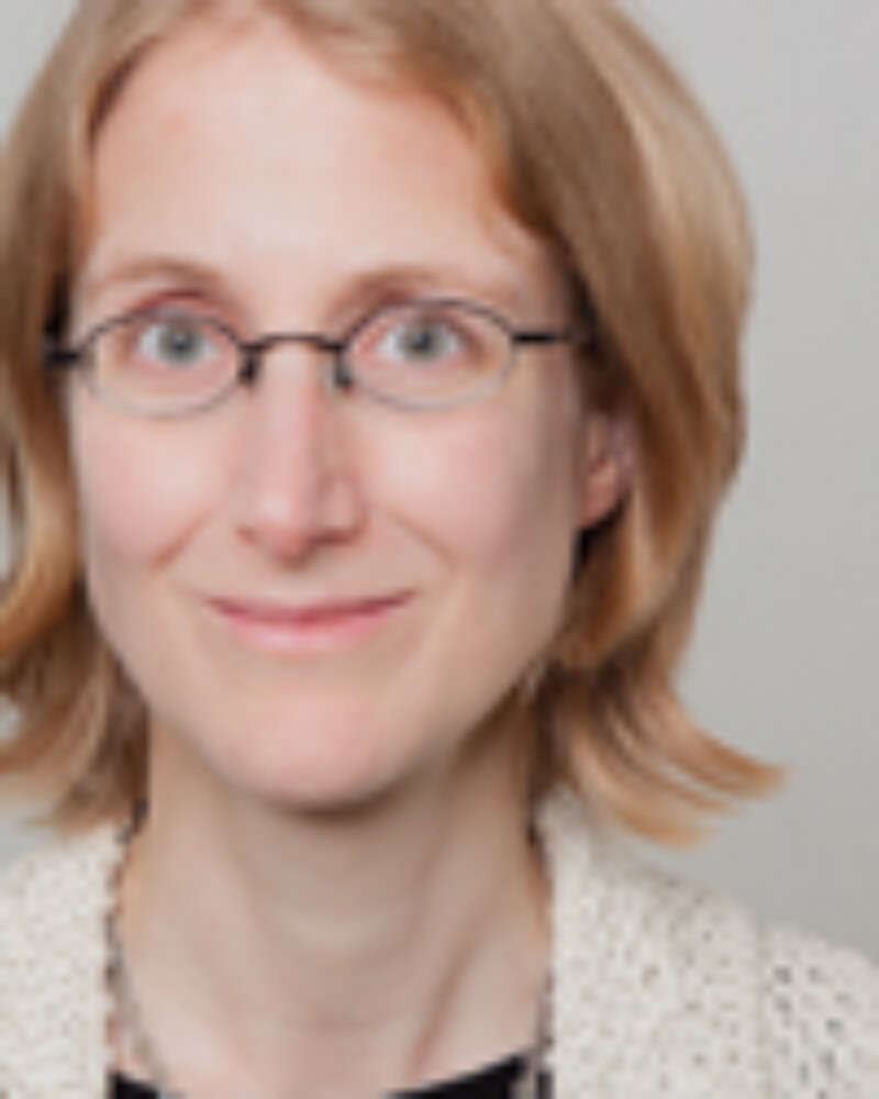 Dr. Julia Brauch